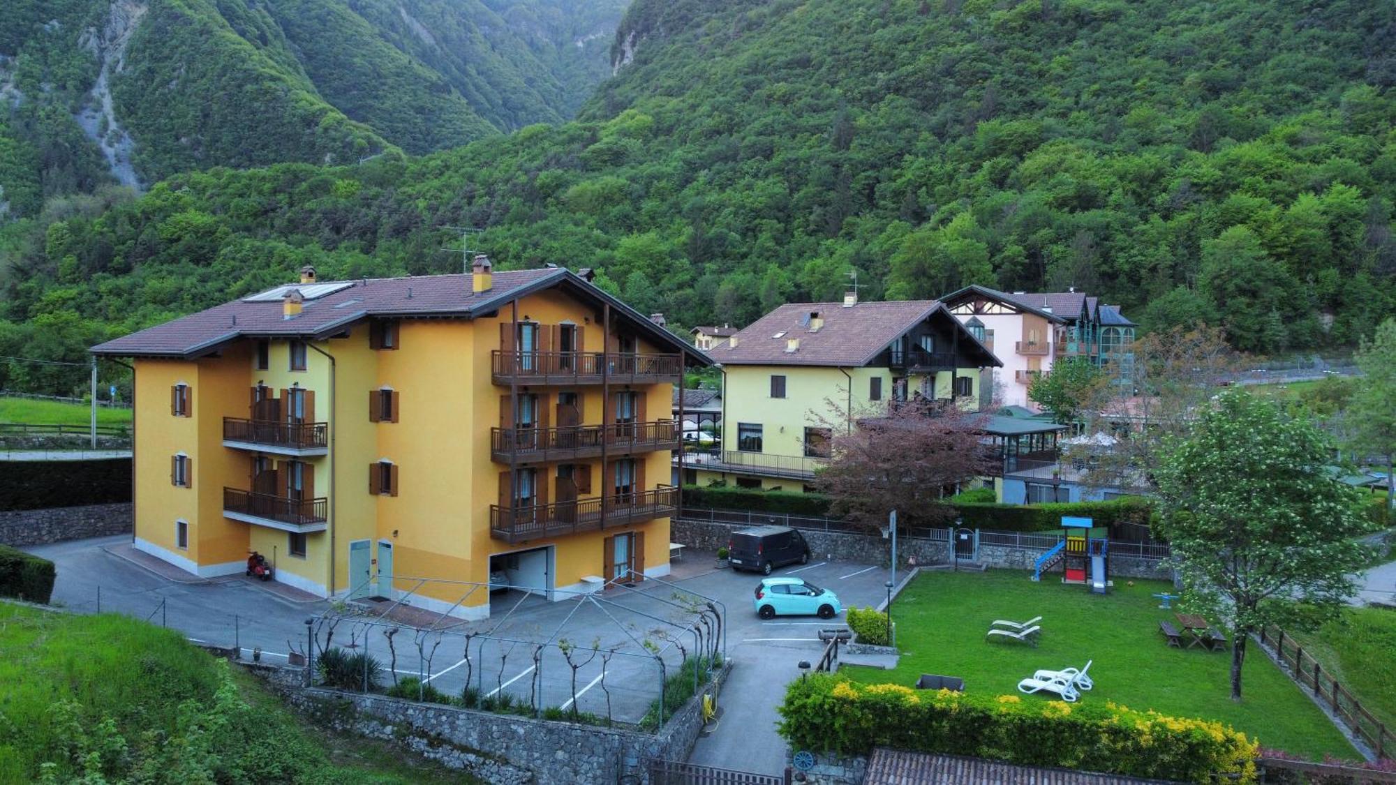 Aparthotel Residenza Arcobaleno à Tenno Extérieur photo