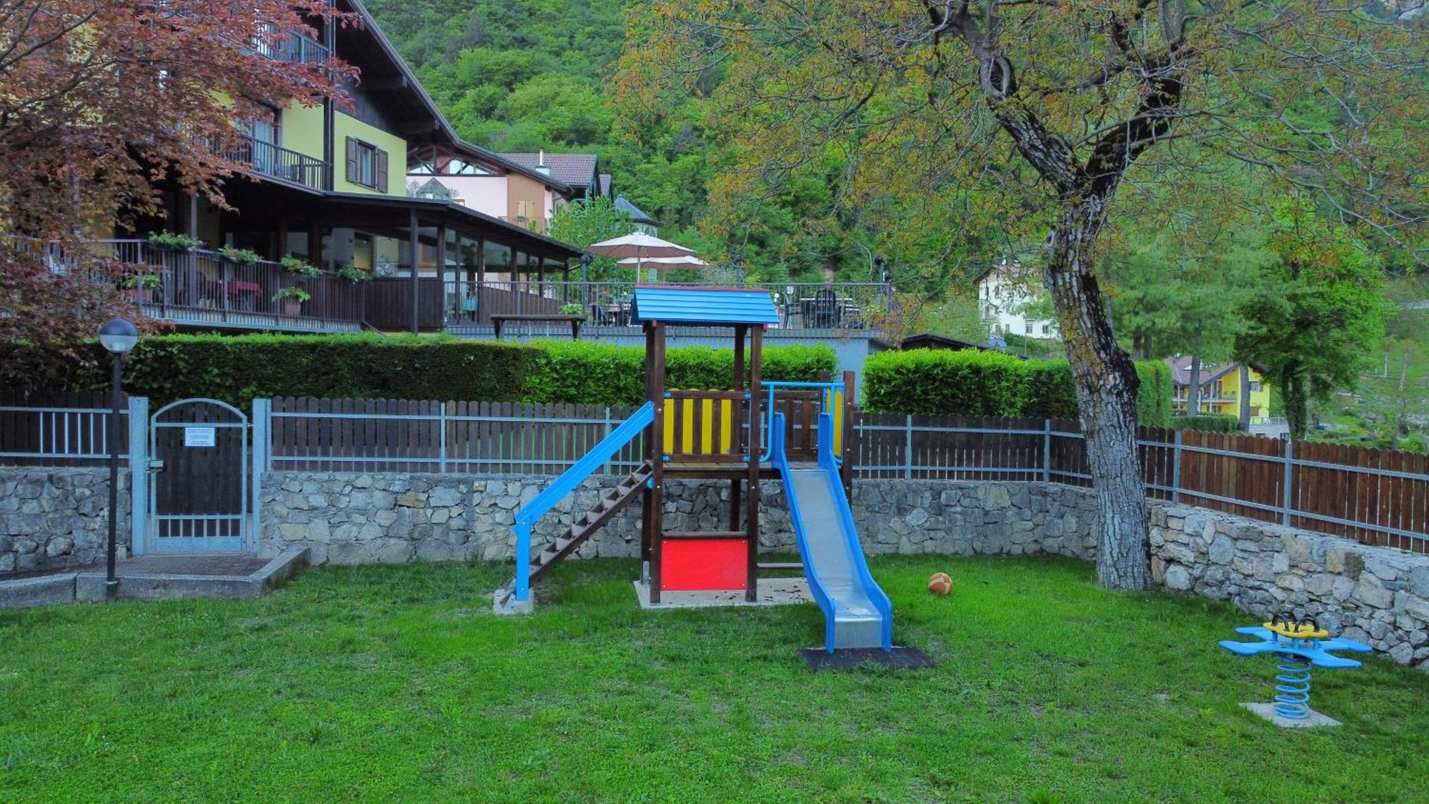 Aparthotel Residenza Arcobaleno à Tenno Extérieur photo
